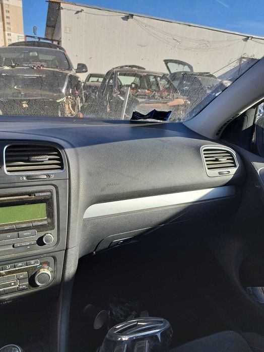 Продавам арматурно табло VW Golf VI с пасажерски Airbag