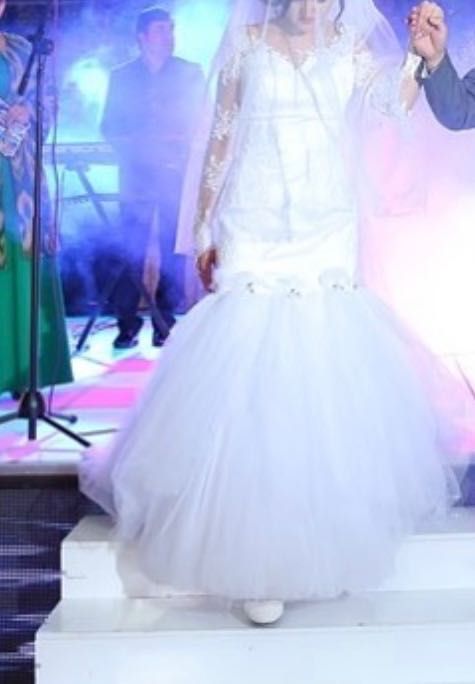 Свадебное платье шикарное с фатой