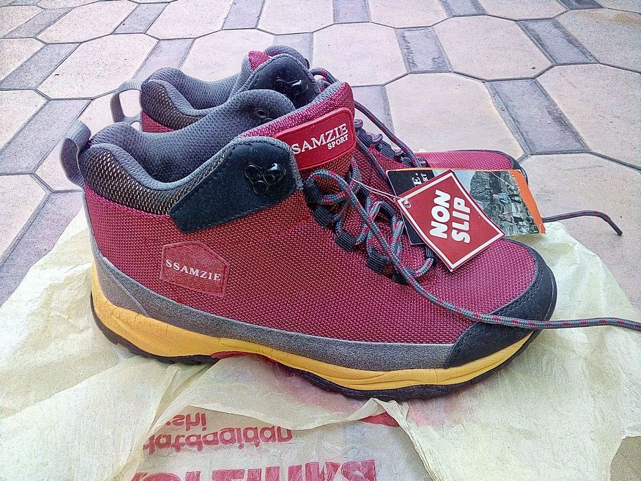 Продам фирменную обувь.