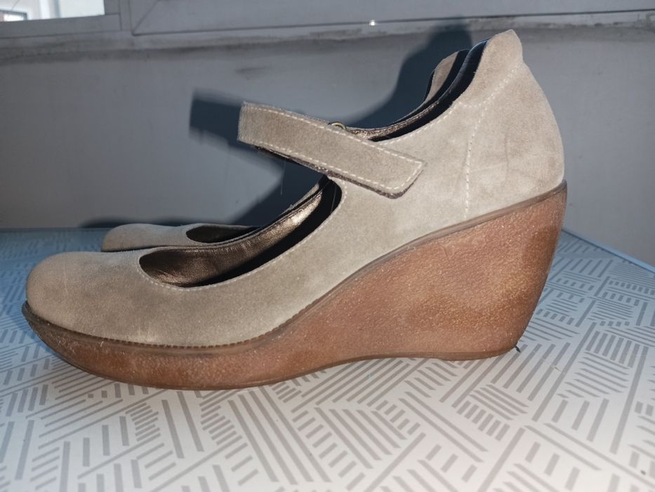 Дамски велурени обувки