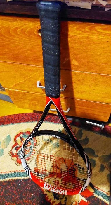 Продам профессиональную карбоновую теннисную ракетку Wilson