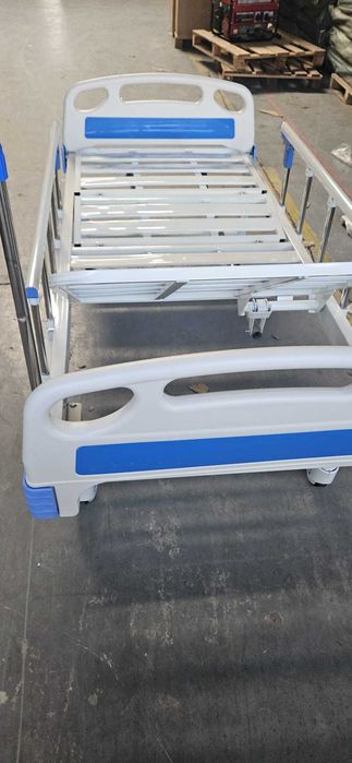 Vand pat de spital cu saltea antidecubit .pret 2200 lei .Cu cadou 2 pachete de pempers adulti masura  XL.