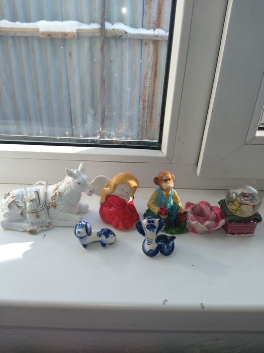Продаю фарфоровые статуэтки