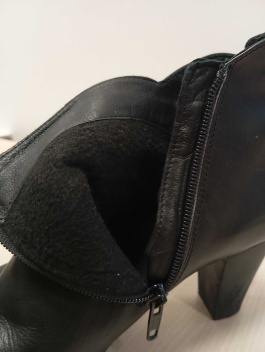 Дамски боти от естествена кожа.