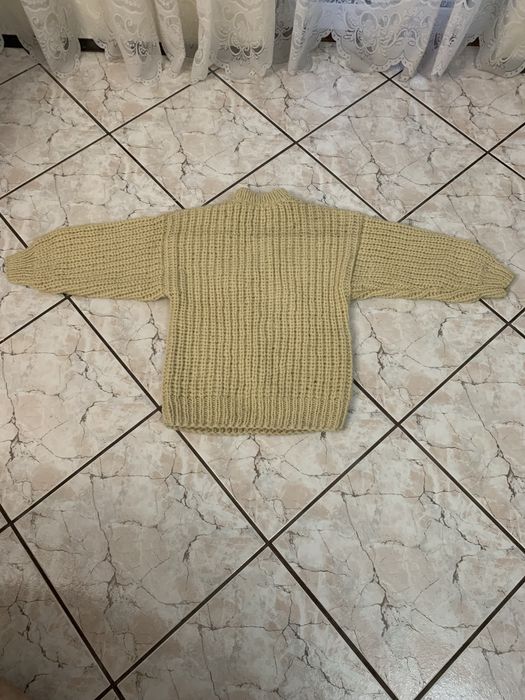 Пуловер от вълна