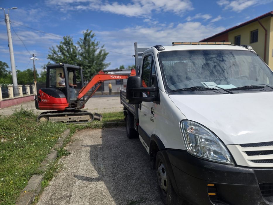 Executam lucrări cu utilaje de construcții