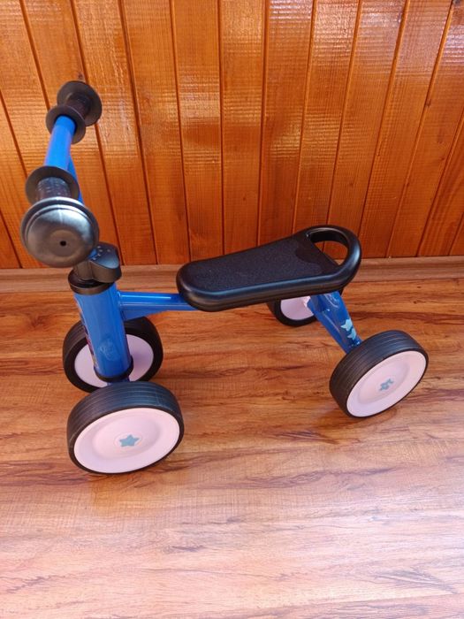 Колелце в син цвят