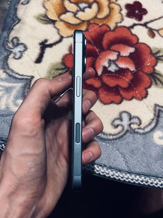 Iphone 16    blue