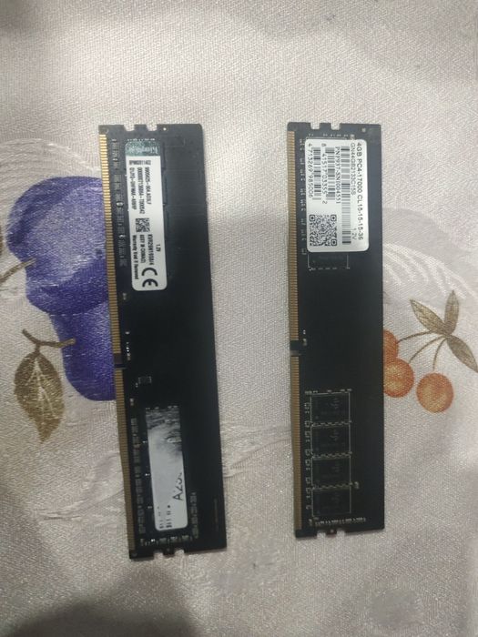 Продам Оперативную Память 8 Gb DDR4 4+4