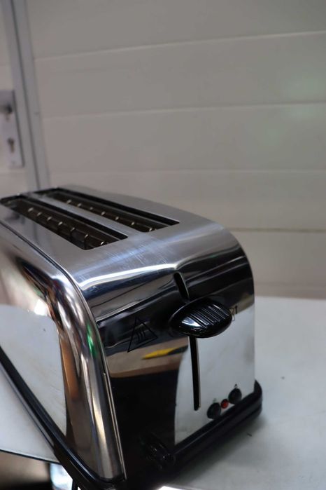 Тостер от неръждаема стомана Russell Hobbs Victory, Неръждаема стомана (6 регулируеми нива на препичане, 1000W), лек ДЕФЕКТ