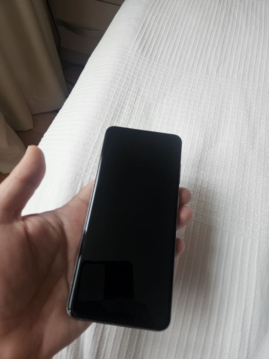 Продавам Samsung s20