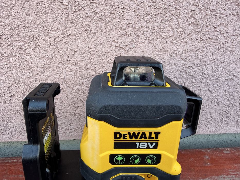 Dewalt nivela cu 3 linii
