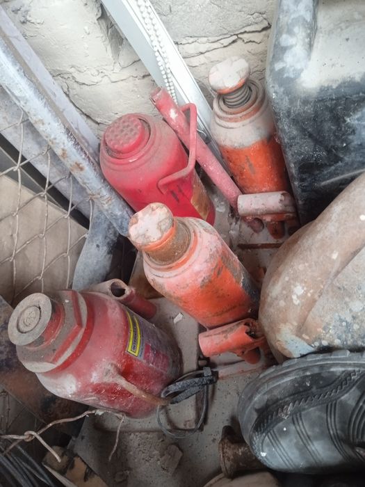 Damkrat sotiladi razmeriga qarab narxi bor