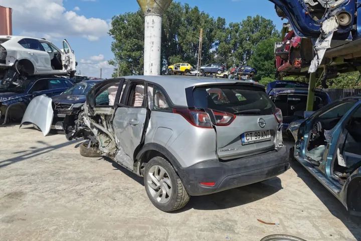 filtru de particule sonda lambda kit pornire ambreaj volanta  navigatie plafoniera torpedou  Opel Crossland X an 2018, motor 1.2 benzina cod motor HN01 (B12XHL)   Dezmembrez