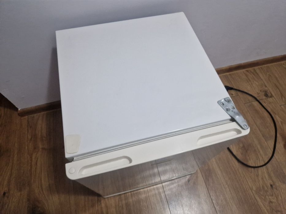 Хладилник мини бар работещ отлично  49  евро