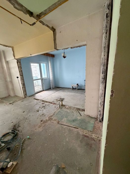 Apartament 3 camere de vanzare -zona excelenta