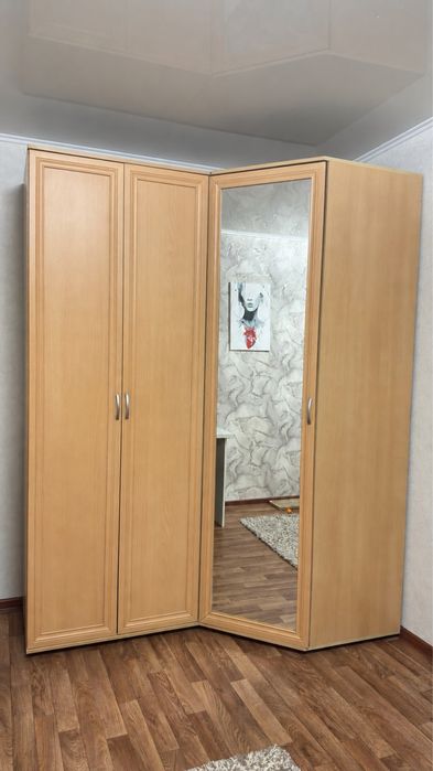 Продам шкафы угловой и пенал
