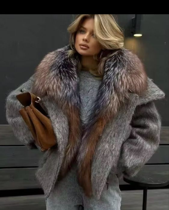 Късо палто с естествен косъм