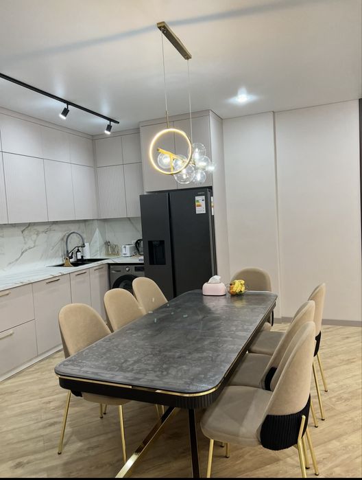 Стол со стульями