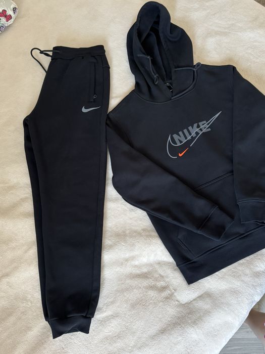 Спортивный костюм