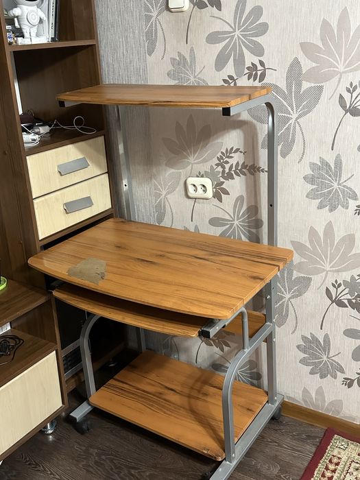 Продам компьютерный стол