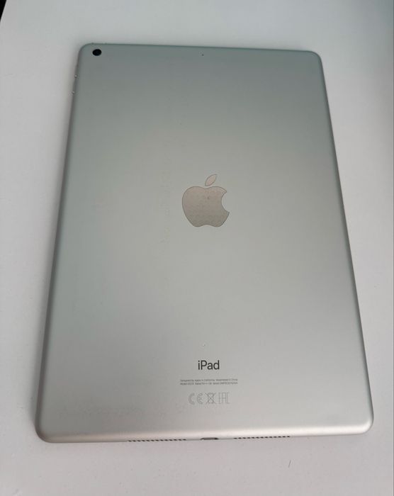 iPad (8th Generation)Wi-Fi  128 GB