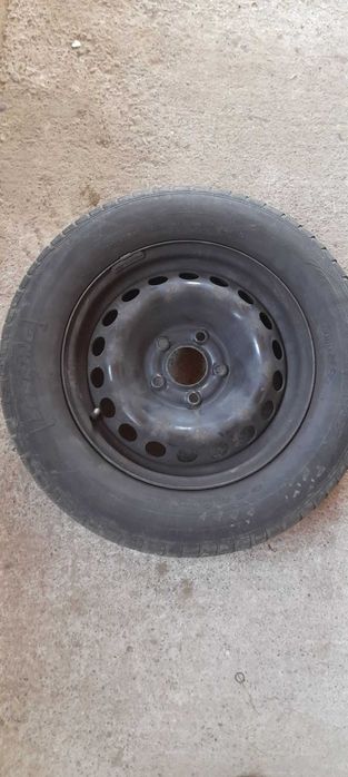 Anvelope vara 205/65/15 cu jante tabla renault