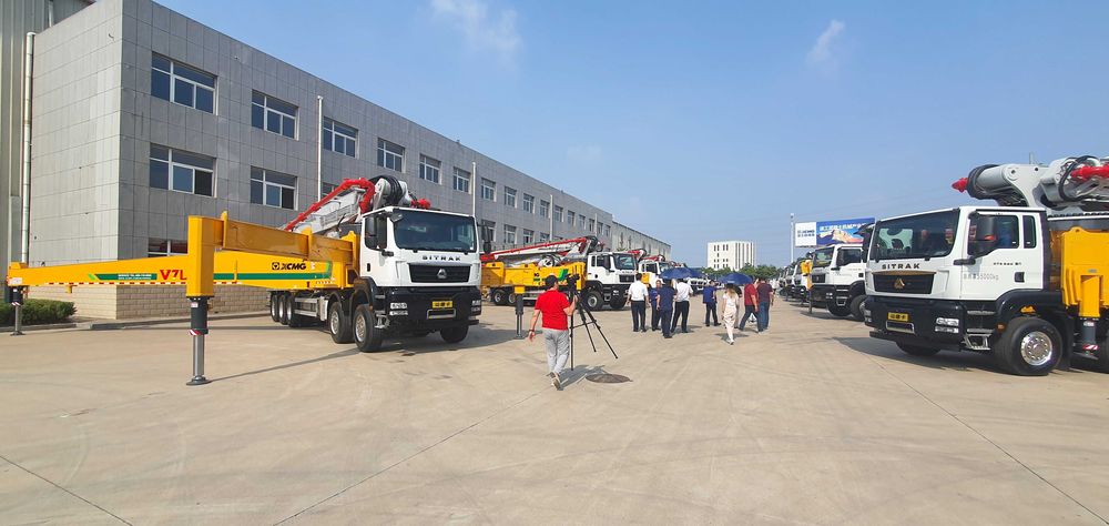 Автобетононасоса XCMG HB52V, Шасси SITRAK помпа 52 метр