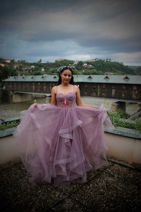 Като нова е носена е 2/3 часа размер с/м 250 лева