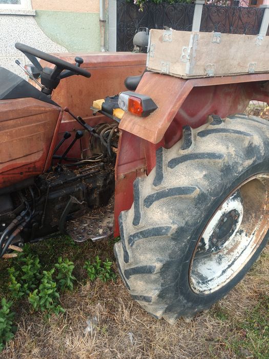 vând tractor utb 445