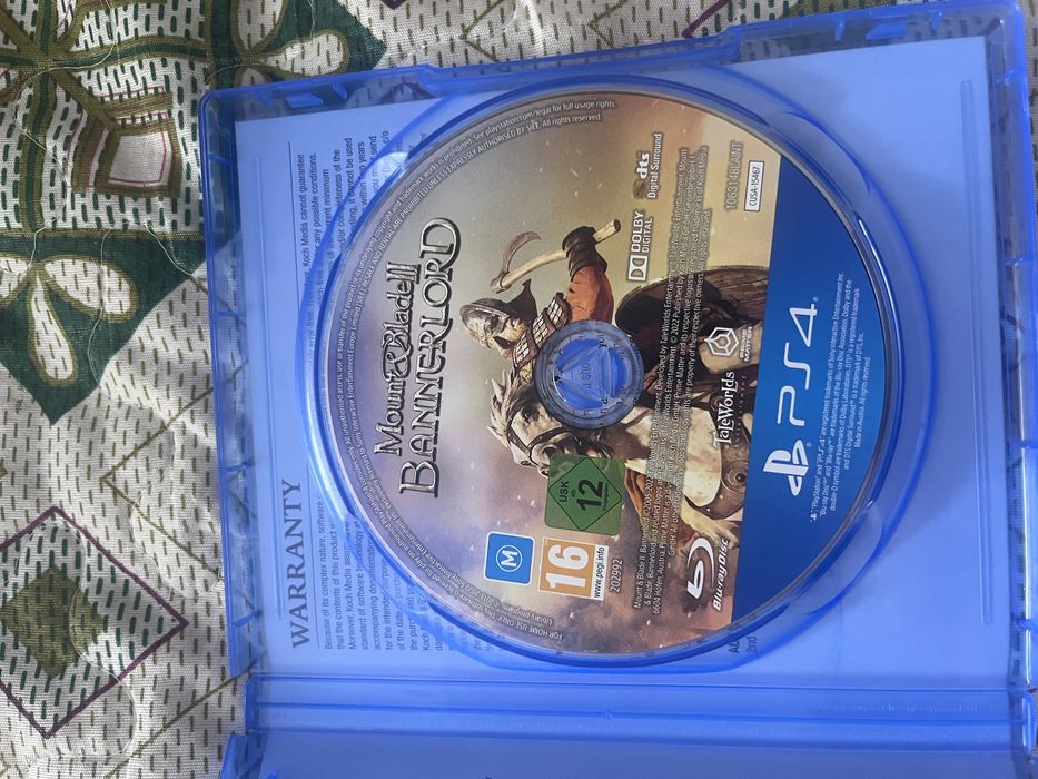 PS4 Slim 1 терабайт 2 джостика