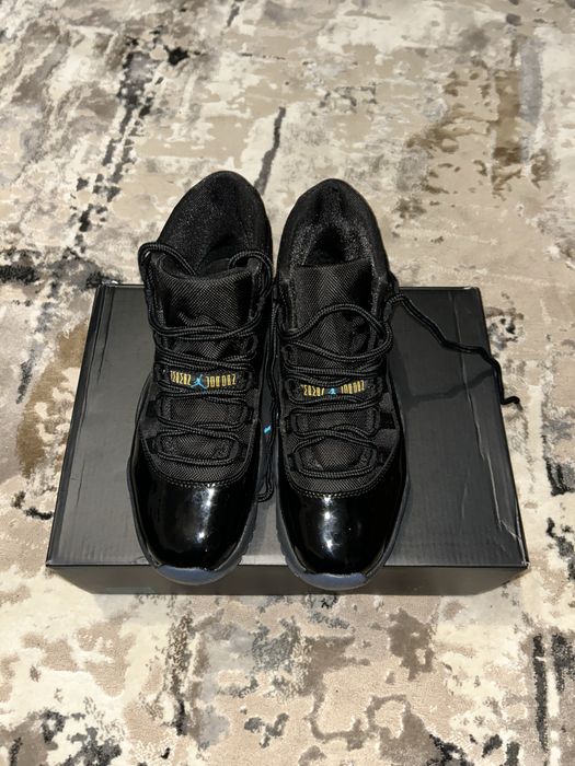 Vand adidasi jordan 11 noi