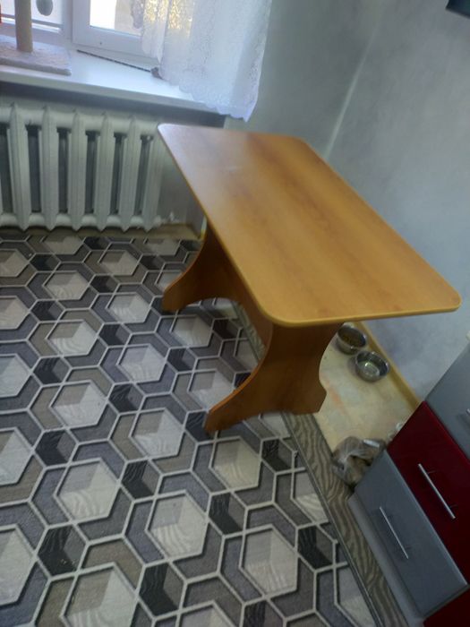 Продам стол кухонный.