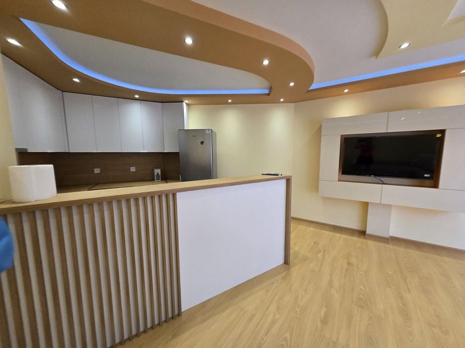 Дава се под наем Тристаен апартамент в Пловдив, Център - 105 кв.м за 620 € - Снимка #2