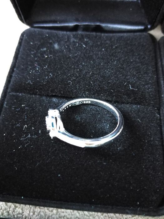 Сребърни обици и пръстен с диаманти