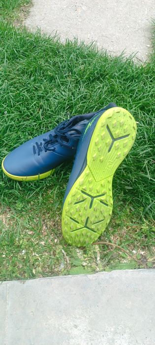 Стоножки чисто нови само са пробвани 44 но отговарят на 43