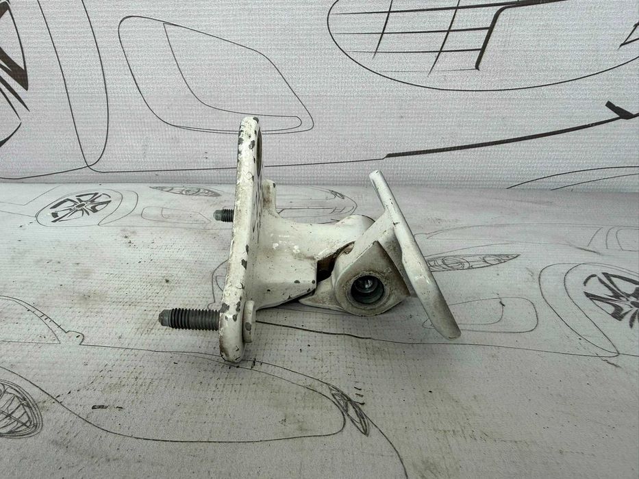 Balama Ușă Stânga Față Mercedes-Benz C-Class W204 2013 / 2007-2014 Cod OEM A2047201937 (5B2)
