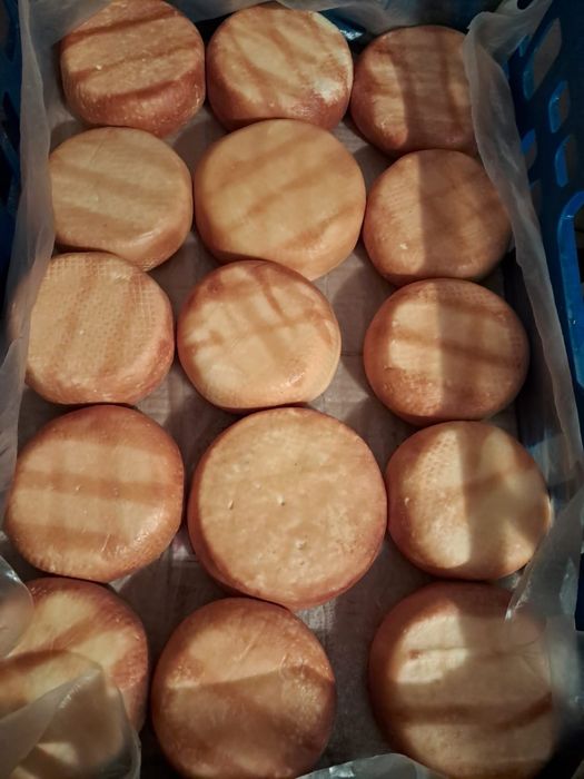 Vand cas afumat din lapte de vaca