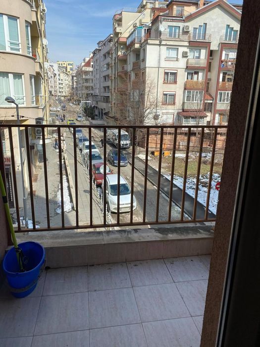 Тристаен апартамент в ж.к. Хладилника.