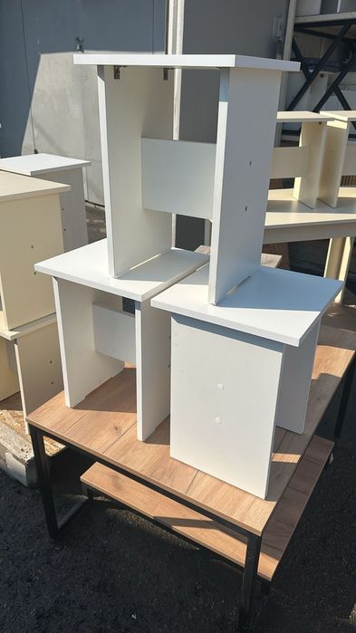 Продам стол и стулья тумба стол и т.д
