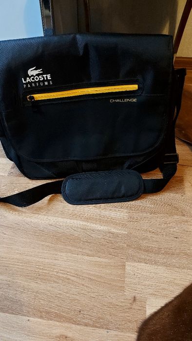 Продавам чанта за лаптоп