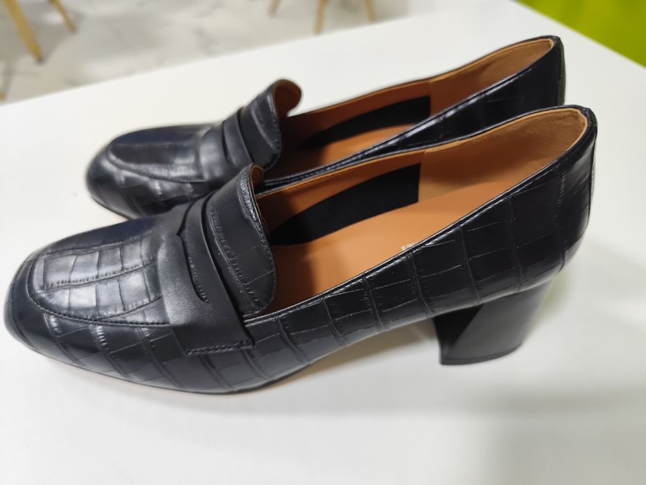 Продам новые черные туфли