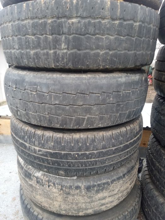 roti 195 70 r15c cu tot cu jante și 2 anvelope 235 65r16c