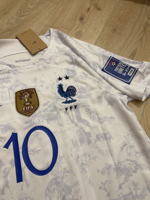 Tricou de fotbal  Nike Franta nationala Kylian Mbappe 10 marime M nou