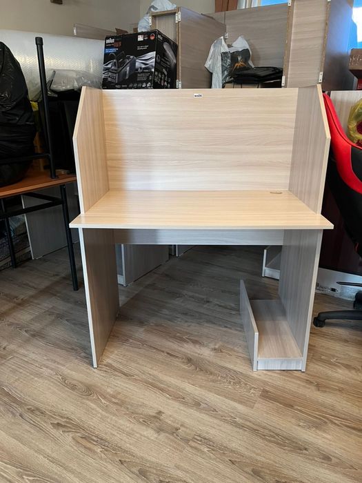 Офисный стол в идельном состоянии