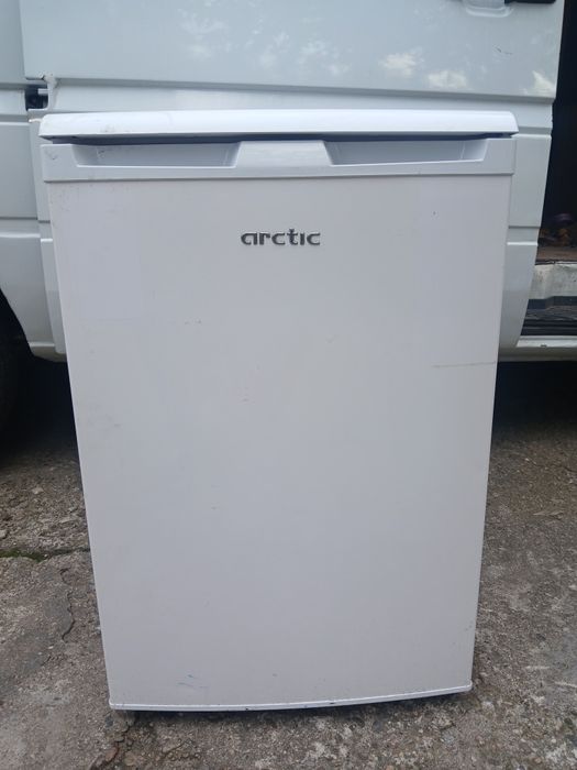 Frigider mic Arctic.