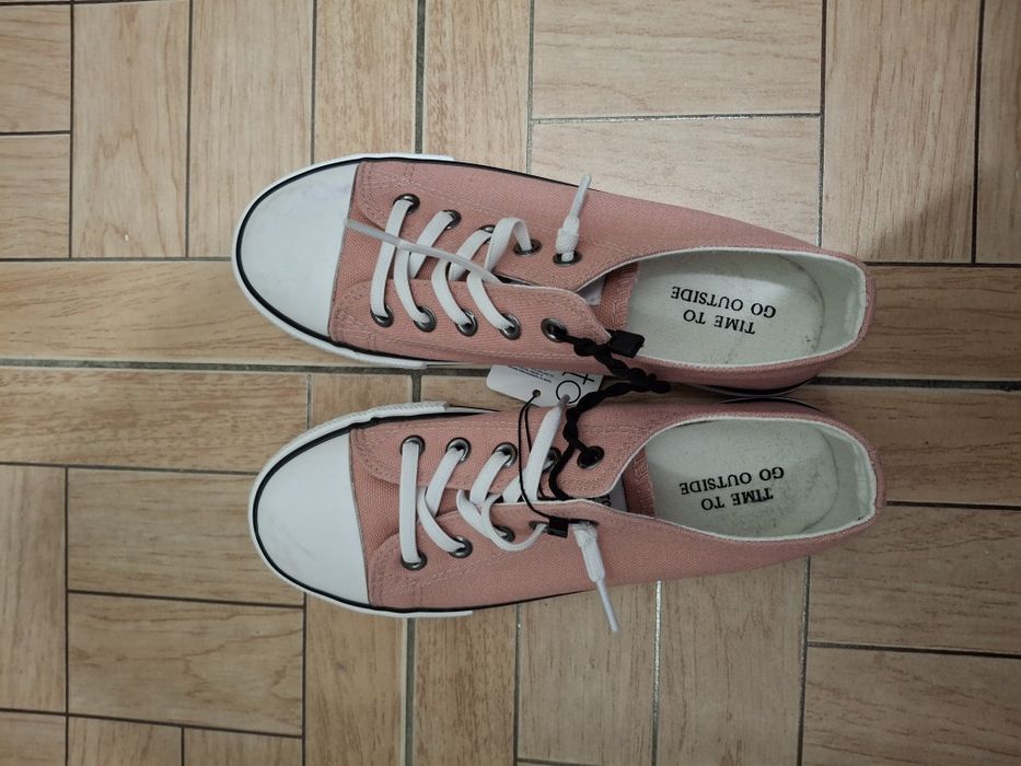 Продам кеды,новые