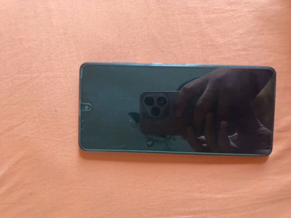 Samsung A71 
6/128 gb
ideal oladiganlar tel qilina
korobka document bo