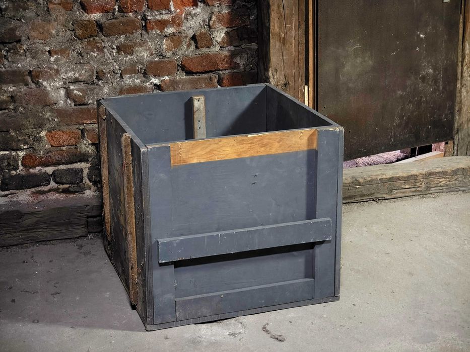 2 масивни сандъка