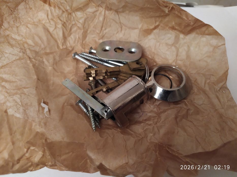 Замок накладной новый